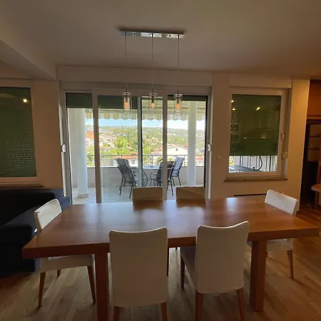 Duje Apartment *